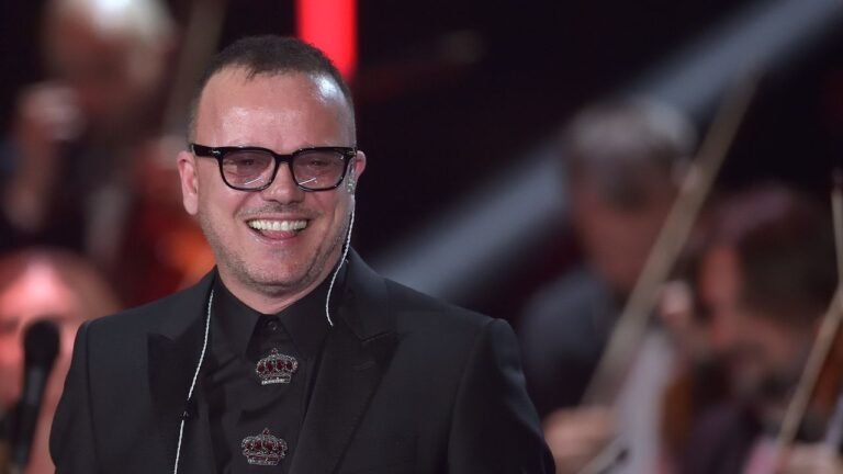 Gigi D’Alessio: «Siamo abbastanza stufi di sentire raccontare cose violente nelle canzoni e mi piacerebbe che si ascoltassero più canzoni sui valori veri della vita»