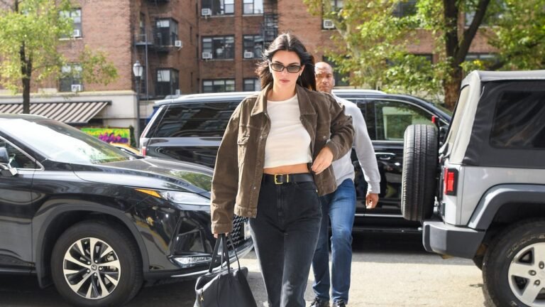 Jeans mom fit: a chi stanno bene ei migliori modelli da acquistare nel 2025