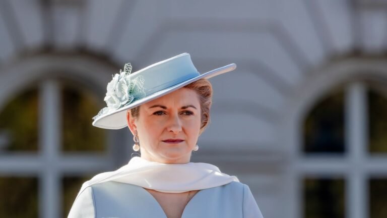 Nel 2025 è nata una granduchessa: ecco tutti i look di Stéphanie del Lussemburgo (con un occhio rivolto a Kate Middleton)