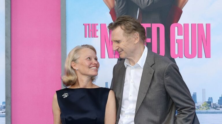 Pamela Anderson ha raccontato di quando Liam Neeson la chiamava «futura signora Neeson»