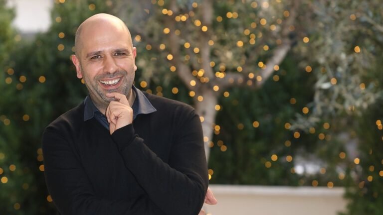 Checco Zalone: «Con Mariangela ci siamo lasciati, ma non ci eravamo mai sposati. Sei Virginia Raffaele? Ci ridiamo su, non la vedevo dai tempi del Covid»