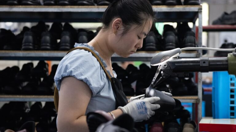 La produzione di scarpe in Cina e nel Sud-Est asiatico potrebbe cambiare nuovamente: ecco perché