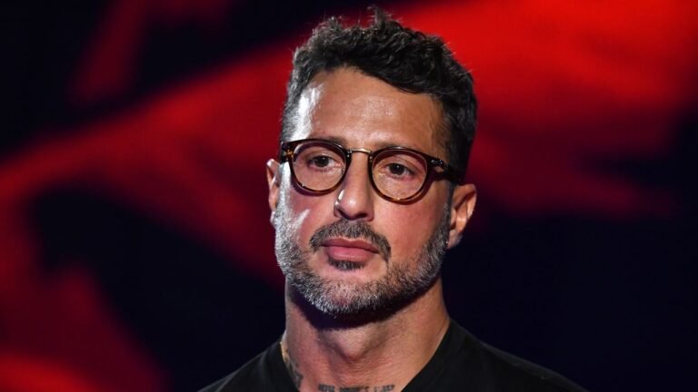 Mediaset fa causa a Fabrizio Corona per 160 milioni di euro: «Diffonde falsità a scopo di lucro senza il minimo rispetto per le persone»