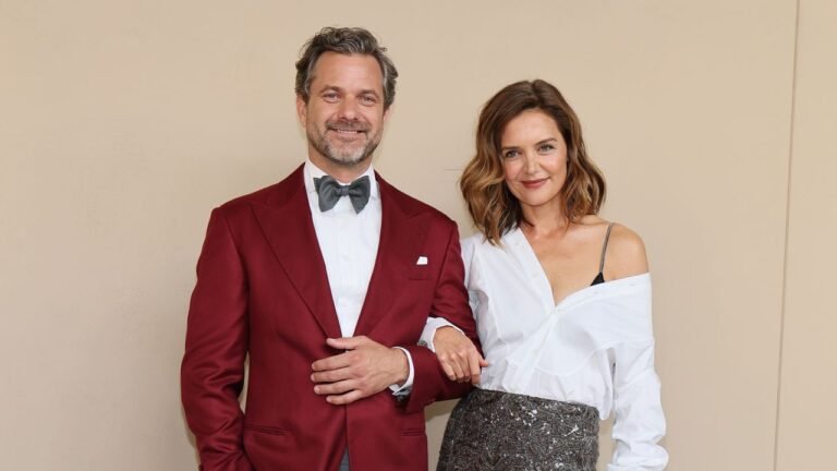 Joshua Jackson e Katie Holmes di nuovo insieme: «Ci sono persone che rimangono sempre nella tua vita e lei l’ha fatto»