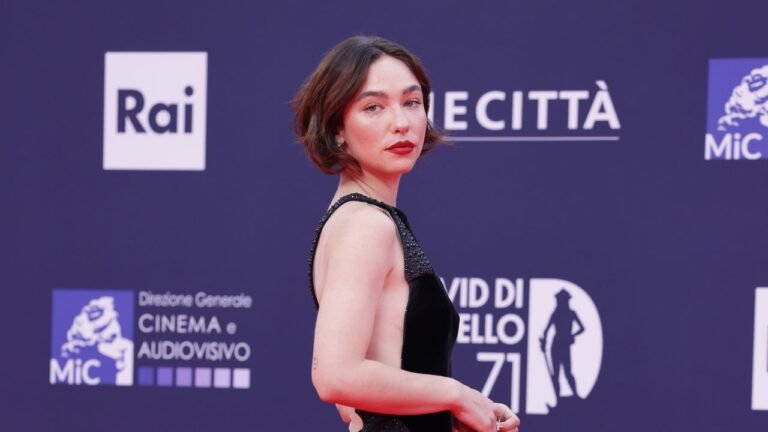 L’incontro tra Arisa e Matilda De Angelis ai David di Donatello: quando le ragazze supportano le ragazze