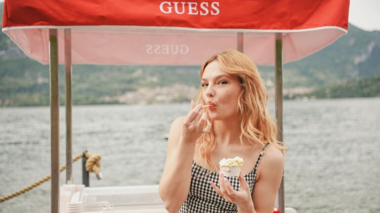 Con Guess a lezione di Dolce Vita sul lago di Como