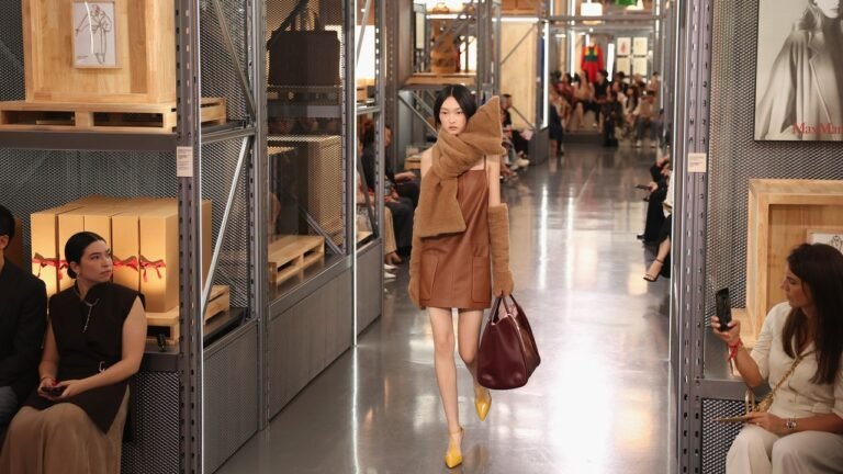 Max Mara celebra i suoi 75 anni con la sfilata della collezione Resort 2027 a Shanghai