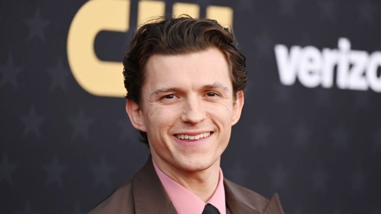 Tom Holland: «Ho una dislessia grave. Sono terrorizzato all’idea di leggere ad alta voce in pubblico»
