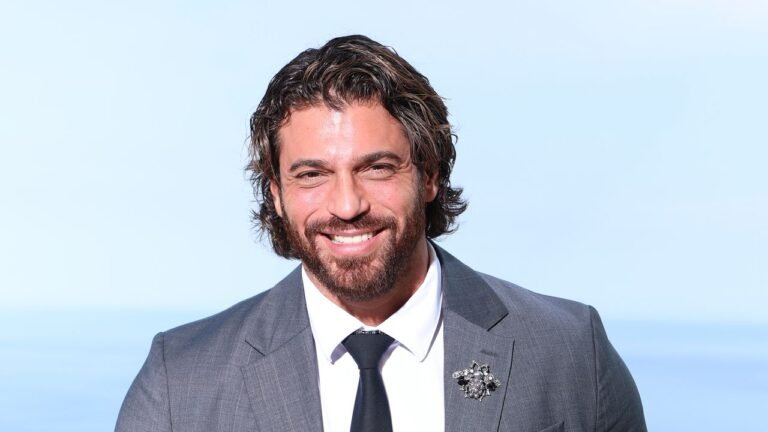 Can Yaman: «La gente conosceva il mio indirizzo e vivevo con la folla sotto casa. La bellezza? Tutte le cose che ho fatto nella vita le ho fatte senza considerarla»