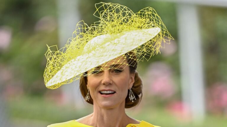 Kate Middleton, per il suo ritorno al Royal Ascot stupisce tutti con un outfit giallo calendula (e tutti i look del secondo giorno)