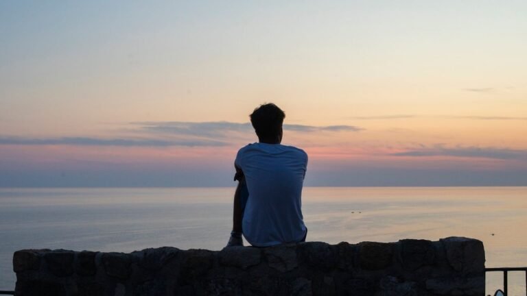 Solitudine estiva: cosa fare quando partono tutti (tranne te)